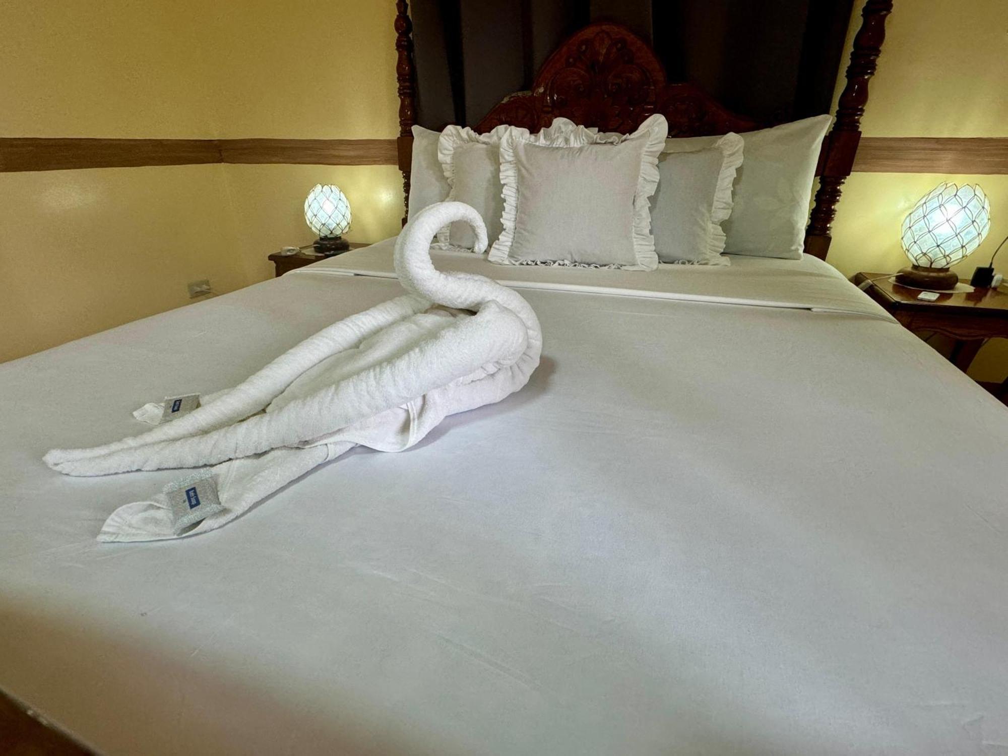 Ocean Breeze Inn Manoc-Manoc 외부 사진
